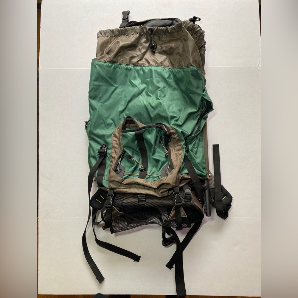 Mountainsmith Vintage Green and Brown Hiking Backpack with External Frame - Picture 2 of 12